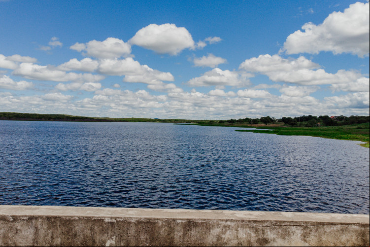 ￼BARRAGEM do açude Santa Bárbara em Jaguaretama