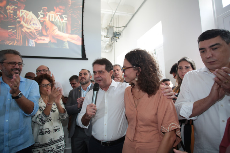 EVANDRO esteve em evento ontem com Luisa