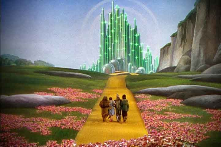 A Cidade das Esmeraldas é a capital da fictícia Terra de Oz na série de livros do L. Frank Baum, O Mágico de Oz. Ela é o fim da famosa Estrada dos tijolos amarelos, que começa em Munchkin.