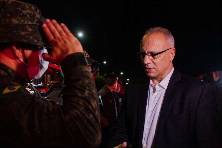 FORTALEZA, CEARÁ, 24-06-2024: Governador Elmano entrega viaturas e mais policiais, para realizar a vigilância e assistência da cidade. (Foto: Fernanda Barros / O Povo)