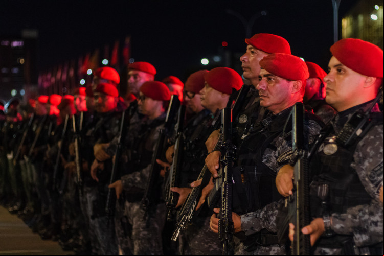 FORTALEZA, CEARÁ, 24-06-2024: Governador Elmano entrega viaturas e mais policiais, para realizar a vigilância e assistência da cidade. (Foto: Fernanda Barros / O Povo)