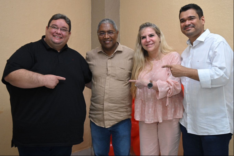 WALDEMIR Catanho (PT) se reúne com a deputada federal Luizianne Lins e vereadores de Caucaia