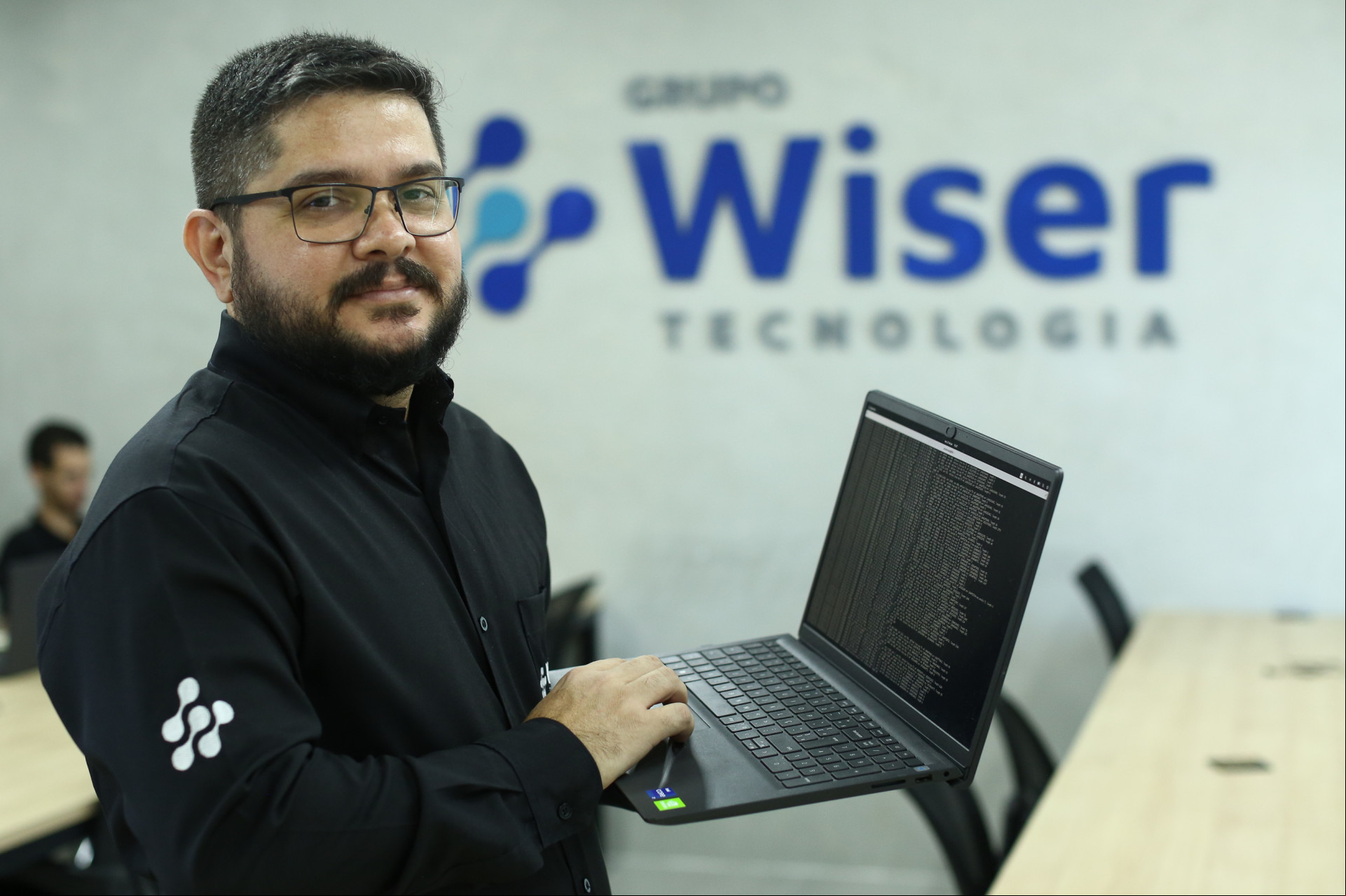 Jony do Vale é veterano em segurança da informação e vive no dia a dia o desafio de garantir a cibersegurança em negócios. Jony do Vale é veterano em segurança da informação e vive no dia a dia o desafio de garantir a cibersegurança em negócios.