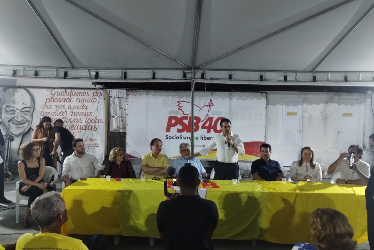 EVANDRO Leitão (PT) em evento na sede do PSB com Eudoro Santana e cotadas para vice