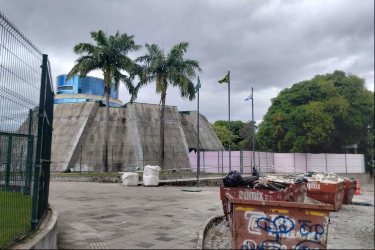 Assembleia Legislativa do Ceará (Alece) inicia reforma no Plenário 13 de Maio após incêndio