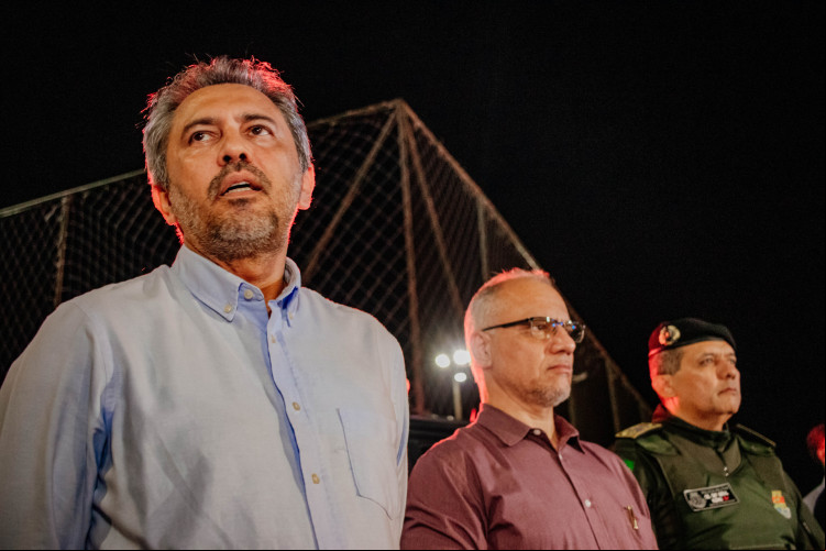 GOVERNADOR Elmano de Freitas e o secretário da Segurança Roberto Sá