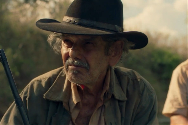Rodger Rogério em "Oeste Outra Vez", de Erico Rassi, na competição do 52º Festival de Cinema de Gramado