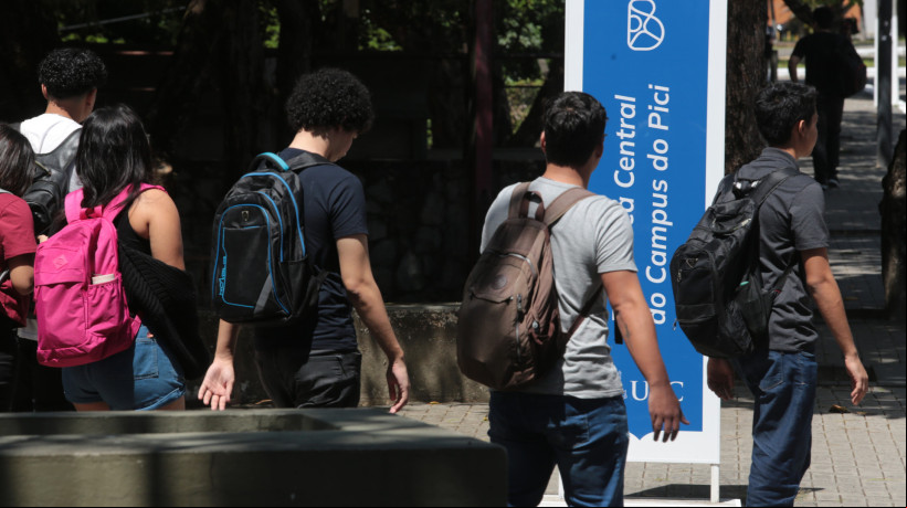 Um a cada 1,5 estudante com mais de 16 anos do Brasil é estagiário