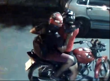 Câmeras de vigilância flagraram o momento em que criminosos efetuaram diversos disparos pelas ruas de Uruburetama 