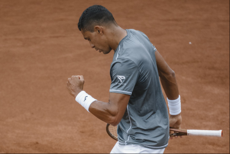 Thiago Monteiro comemora vitória sob Casper Ruud
