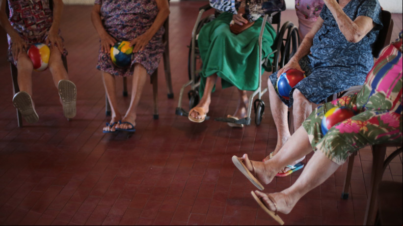A expectativa média de vida no Brasil subiu para 76,4 anos