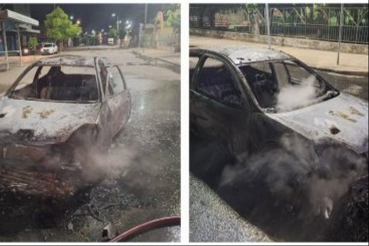 Veículo incendiou enquanto estava em movimento no Centro de Fortaleza na madrugada deste domingo, 21