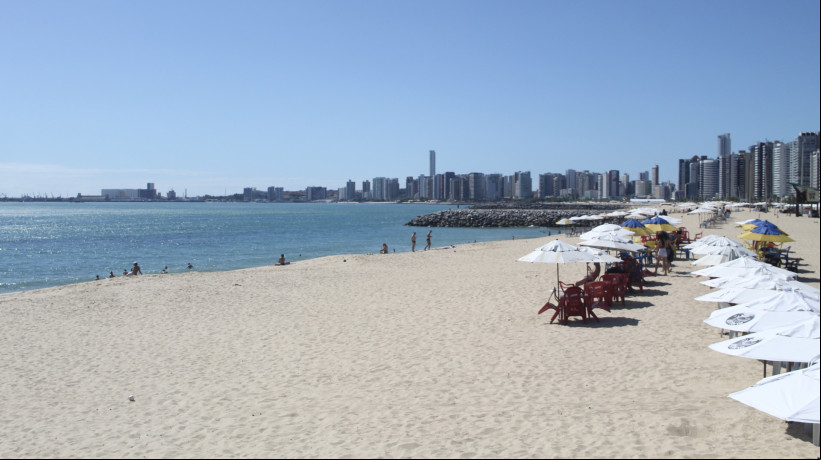 Fortaleza, CE, BR 21.07.24 -Movimentação de banhistas na Praia de Iracema (MATHEUS SOUZA ESPECIAL PARA O POVO)