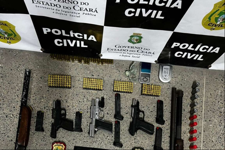 Oito armas de fogo e munições foram apreendidas na captura