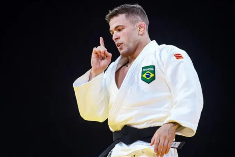 Antes disso, ou por outros três adversários