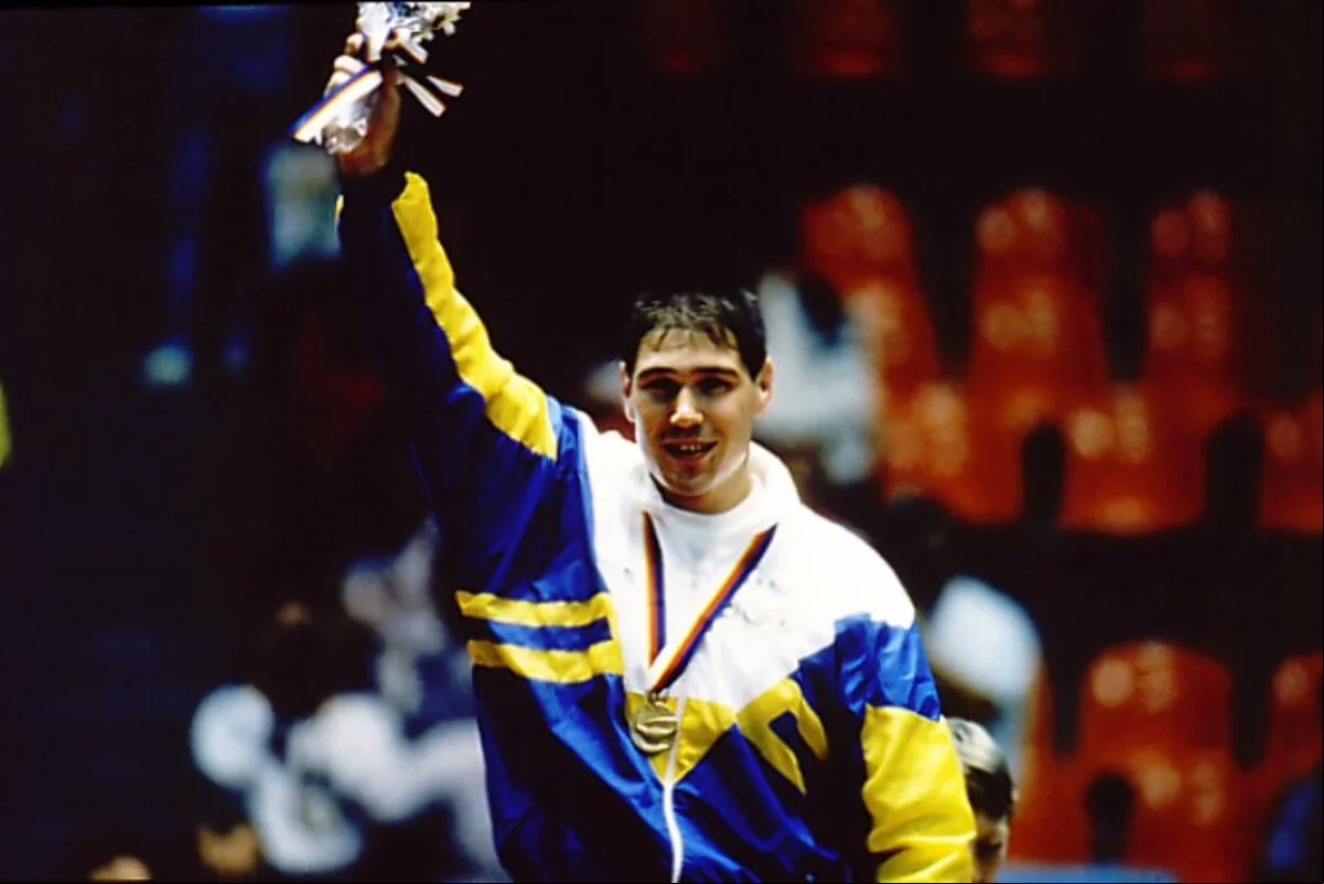 Nenhuma modalidade rendeu mais medalhas olímpicas ao Brasil que o judô. E entre os 26 pódios já obtidos pelo país no tatame, um tornou-se memorável pelo ineditismo. Nos Jogos de Seul, em 1988, Aurélio Miguel conquistou o primeiro ouro brasileiro nesse esporte