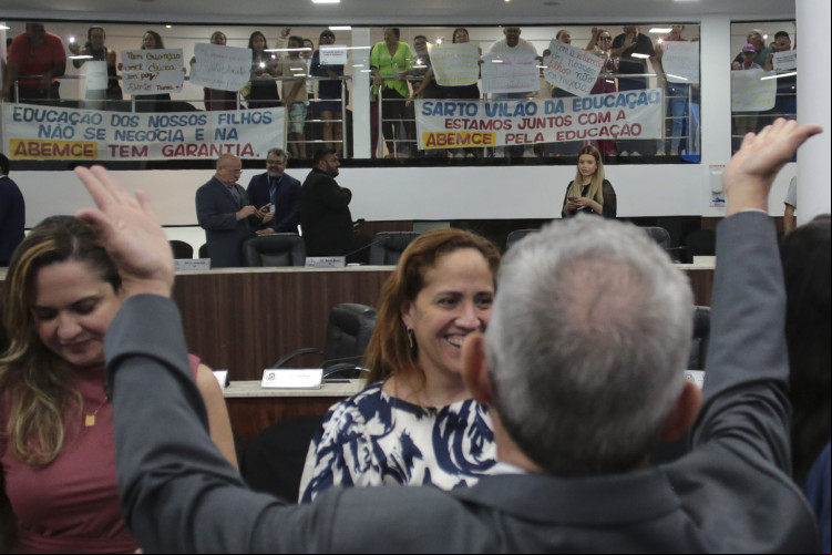 FORTALEZA-CE, BRASIL, 01-08-2024: Prefeito Sarto reage aos protestos na volta das atividades na Câmara Municipal de Fortaleza.  (foto: Fabio Lima/ OPOVO)