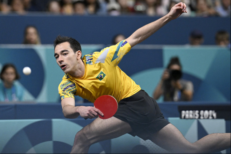 Mesatenista brasileiro Hugo Calderano foi derrotado na semifinal das Olimpíadas de Paris
