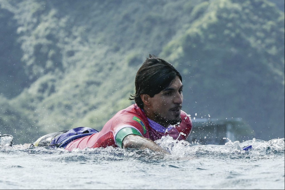 O brasileiro Gabriel Medina acabou sendo prejudicado pela falta de ondas na semifinal disputada em Taiti, colônia sa onde o surfe foi disputado O brasileiro Gabriel Medina acabou sendo prejudicado pela falta de ondas na semifinal disputada em Taiti, colônia sa onde o surfe foi disputado