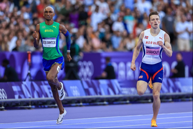 Alison dos Santos, 3º, e Karsten Warholm, 1º, nas semifinais olímpicas em Paris