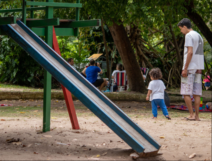 FORTALEZA, CEARÁ, BRASIL, 10-08-2024: Movimentação de famílias no Dia dos Pais no Parque do Cocó com algumas brincadeiras, piqueniques e alegria entre pais e filhos. (Foto: Samuel Setubal/ O Povo)