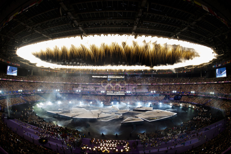 2024.08.11 - Jogos Olímpicos Paris 2024 - Cerimonia de Encerramento - Fogos explodem na Cerimonia de Encerramento dos Jogos Olimpicos Paris 2024