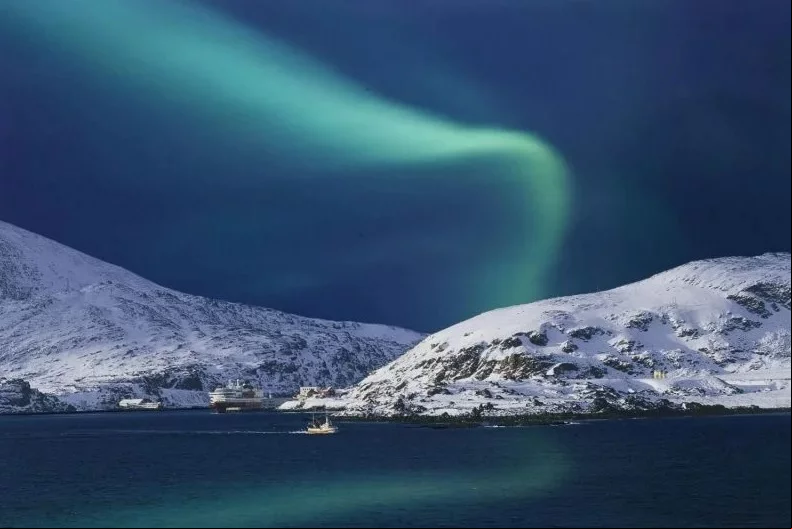 As expedições da Hurtigruten no Mar do Norte têm até a presença do astrônomo Tom Kerss, que pode ajudar os viajantes a entender mais da aurora boreal.