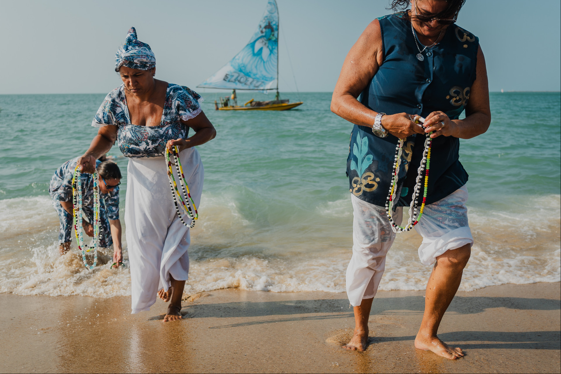 FORTALEZA-CE, BRASIL, 15-08-2024: Festa de Iemanjá, na Praia de Iracema, com grande estrutura disponibilizada aos terreiros e espaços de religiosos . (Foto: Fernanda Barros/O Povo)