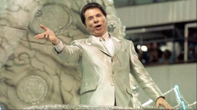 Silvio Santos desfilou na Marquês de Sapucaí ao som do samba da Tradição. A agremiação homenageou o apresentador