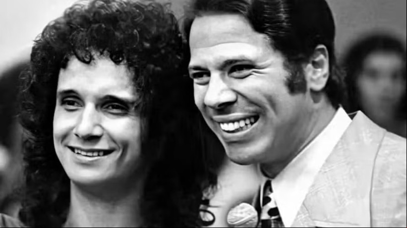 Homenagem foi realizada por Roberto Carlos com a música "Silvio Santos Vem Aí"