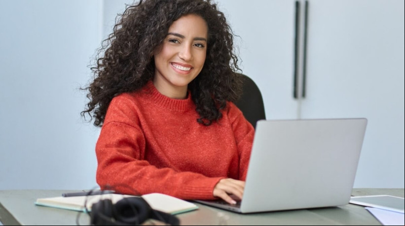 O estágio é uma fase crucial para desenvolver habilidades profissionais (Imagem: insta_photos | Shutterstock)