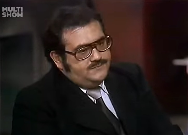 Curiosidade 10: O ator que interpretava o Seu Barriga era médico - Antes de se tornar ator e interpretar um dos personagens mais marcantes do seriado, Edgar Vivar trabalhava como médico, sendo formado na Universidad Nacional Autónoma de México.