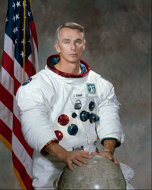 Eugene Cernan - Nascido em 14/3/1934. Formado pela Universidade de Purdue/Escola de Pós-Graduação Naval. Pisou na Lua em 11/12/1972. Morreu em 16/1/2017, aos 82 anos.