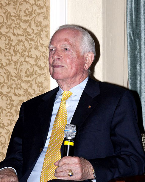 Atualmente, David Scott está com 92 anos. Ele faz parte do Hall da Fama Espacial Internacional do Museu de História Espacial do Novo México e do Hall da Fama dos Astronautas dos Estados Unidos.