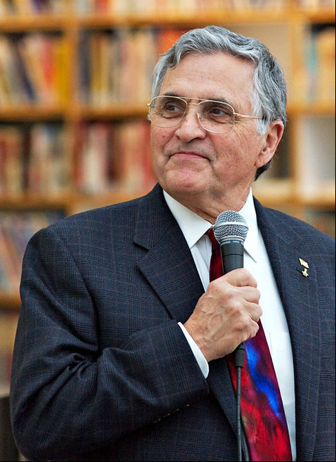 Atualmente, Harrison Schmitt está com 89 anos. Ele chegou a atuar como político (senador no Novo México) e como consultor em geologia, espaço e políticas públicas.