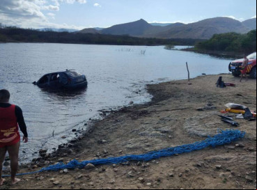 Homem é encontrado dentro de carro que ficou submerso em Caridade 