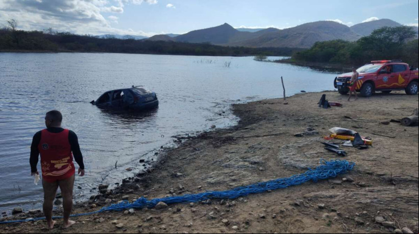 Homem é encontrado dentro de carro que ficou submerso em Caridade