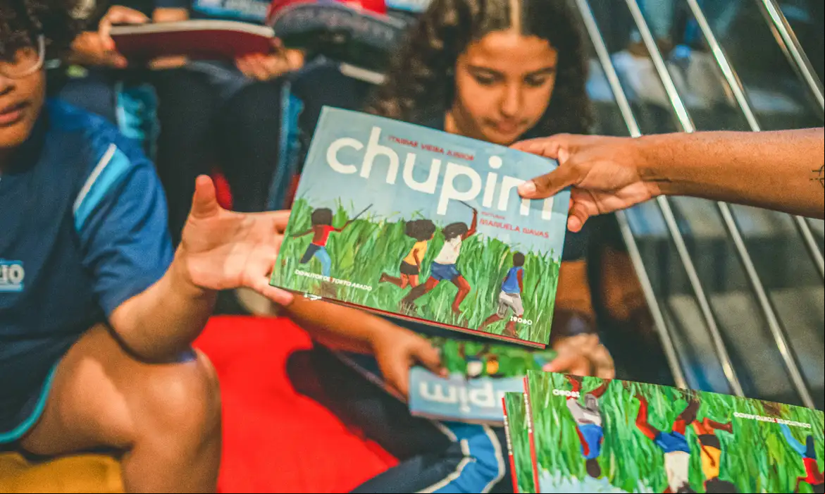 Itamar Vieira conversa com estudantes sobre obra para público infantil