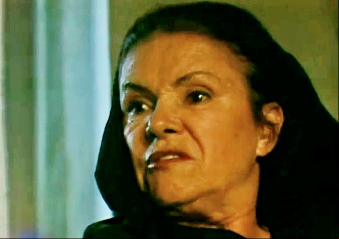 A pergunta de quem teria sido o autor do crime parou o Brasil na época, mas a resposta só foi divulgada na parte final da produção. Gioconda, interpretada por Eloísa Mafalda, uma mulher obcecada por religião, foi pega em flagrante roubando a igreja por Jorge Tadeu e decidiu matá-lo para não ser acusada.