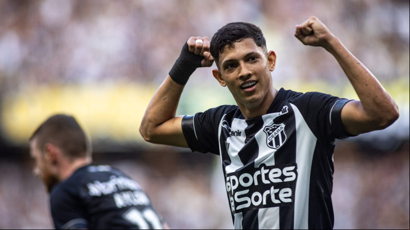 Erick Pulga comemora gol marcado contra Operário-PR pela 25ª rodada da Série B
