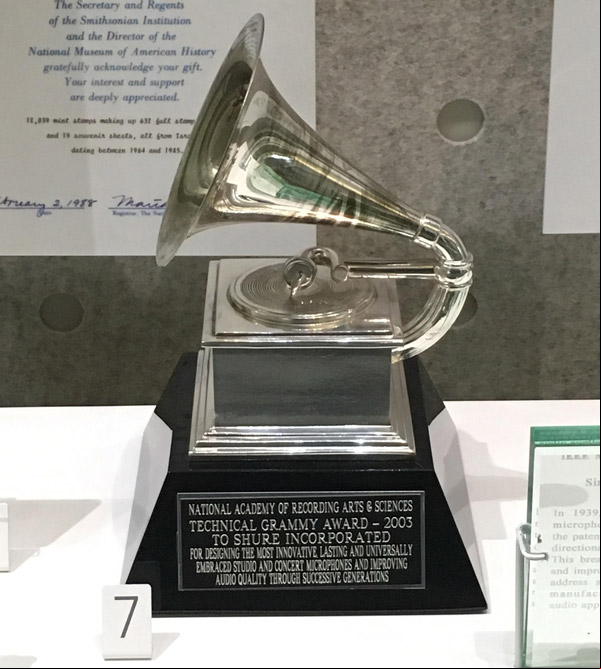Em fevereiro de 2011, Mars recebeu seu primeiro prêmio Grammy Awards na categoria Melhor Performance Pop Vocal Masculina, justamente por “Just The Way You Are”.