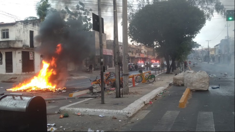 Até o momento, Sindiônibus confirmou que dois ônibus foram alvos de ataques 