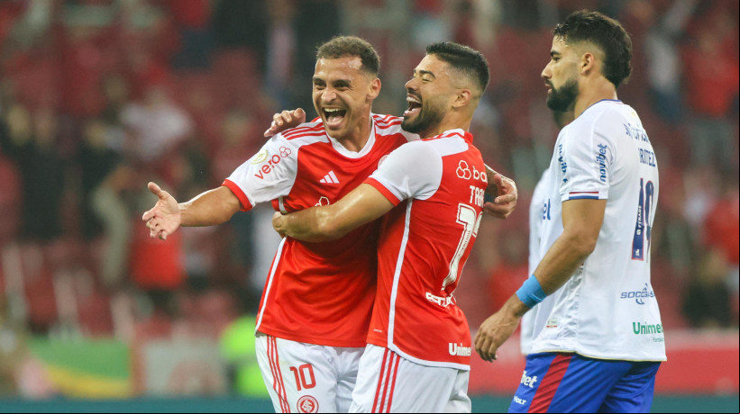 Alan Patrick e Bruno Tabata comemoram gol no jogo Internacional x Fortaleza, no Beira-Rio, pelo Campeonato Brasileiro Série A 2024