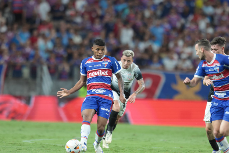 Fortaleza e Corinthians se enfrentaram na Arena Castelão pelas quartas de final da Copa Sul-Americana. Fortaleza e Corinthians se enfrentaram na Arena Castelão pelas quartas de final da Copa Sul-Americana.