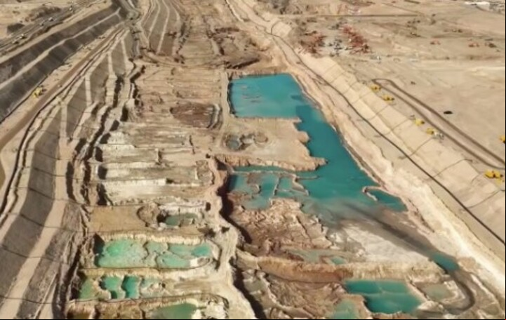 A construção ambiciosa na Arábia Saudita de uma megacidade linear, um formato inédito no mundo, pode não se concretizar. A informação é da Bloomberg.