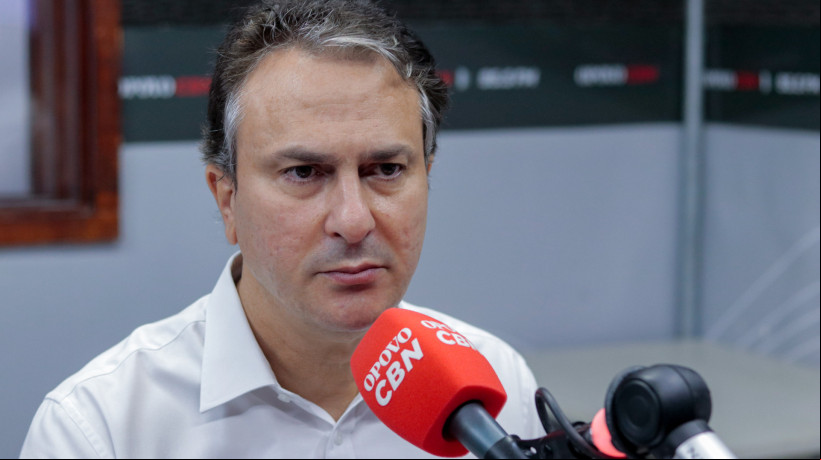 Entrevista com o ministro da Educação Camilo Santana na rádio O POVO CBN, na manhã desta terça-feira, 24
