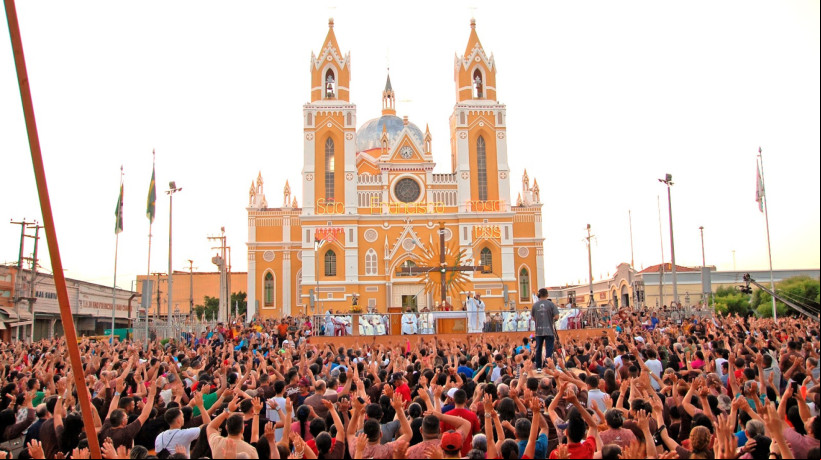 MULTIDÃO compareceu à abertura
dos Festejos de São Francisco em Canindé