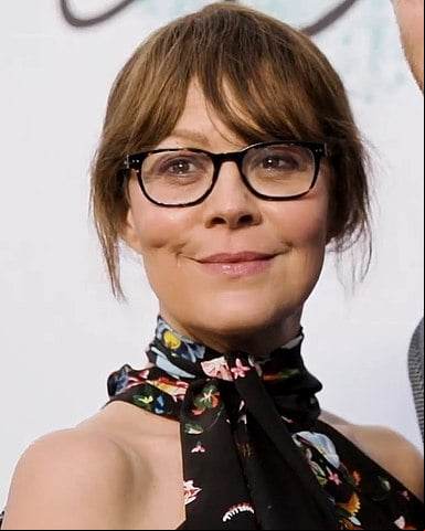Helen McCrory começou a carreira em 1990 no teatro. Fez alguns papéis em cinema, incluindo 007:Skyfall (2012) e televisão (Peaky Blinders e Penny Dreadful). Morreu de câncer em abril de 2021, aos 52 anos.