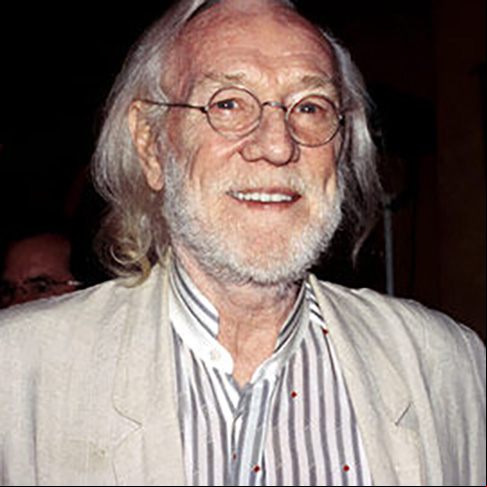 Com 48 anos de carreira, Harris atuou em dezenas de filmes e também era cantor. Ele morreu em 2002, aos 72 anos, e foi substituído por Michael Gambon no papel de Dumbledore.