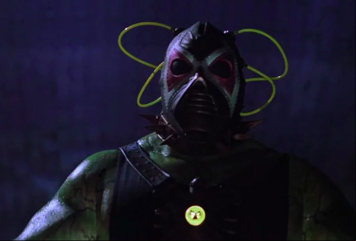 Bane: Famoso por ter conseguido quebrar o Batman nas HQs, o vilão Bane teve sua estreia nas telonas em Batman e Robin, de 1997, com o ator Jeep Swenson. O filme foi tão mal nas avaliações que pouca gente se lembra dessa versão...